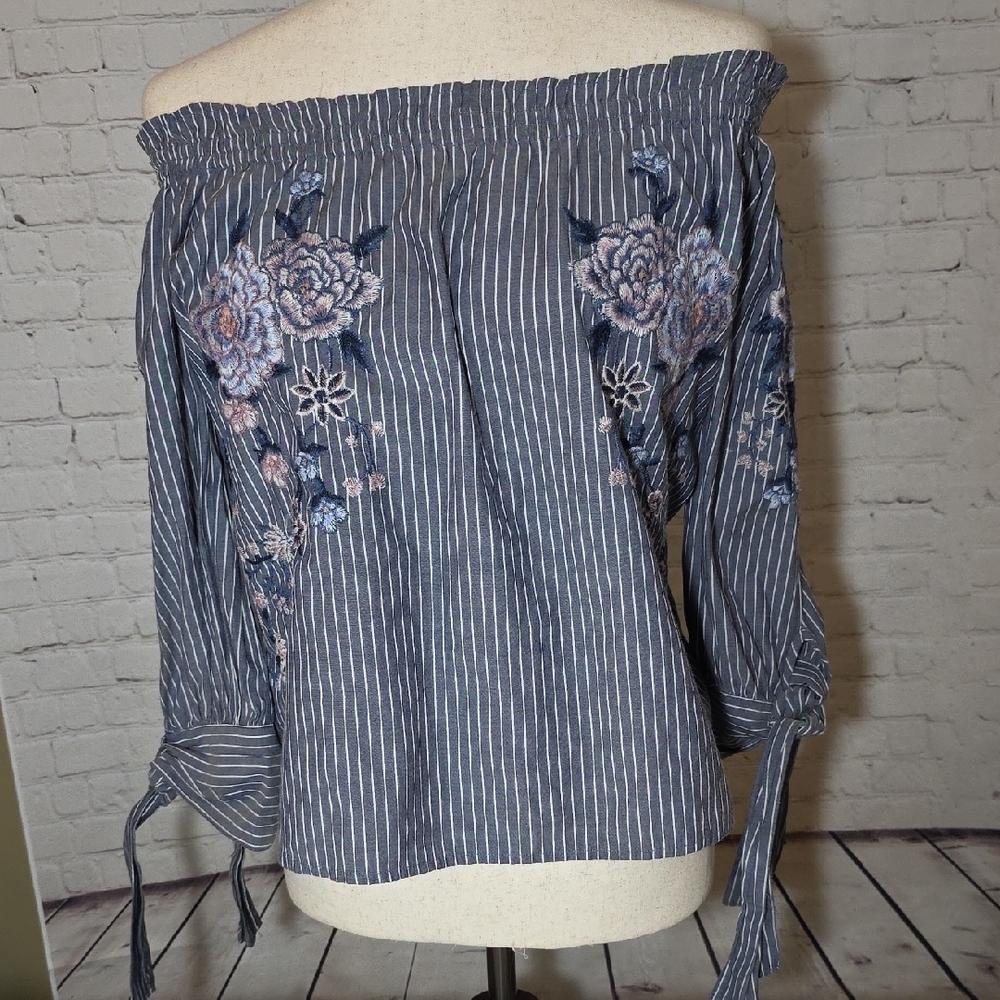 American Eagle Embroidered Floral Off The Shoulder Blouse Blue Striped Size S